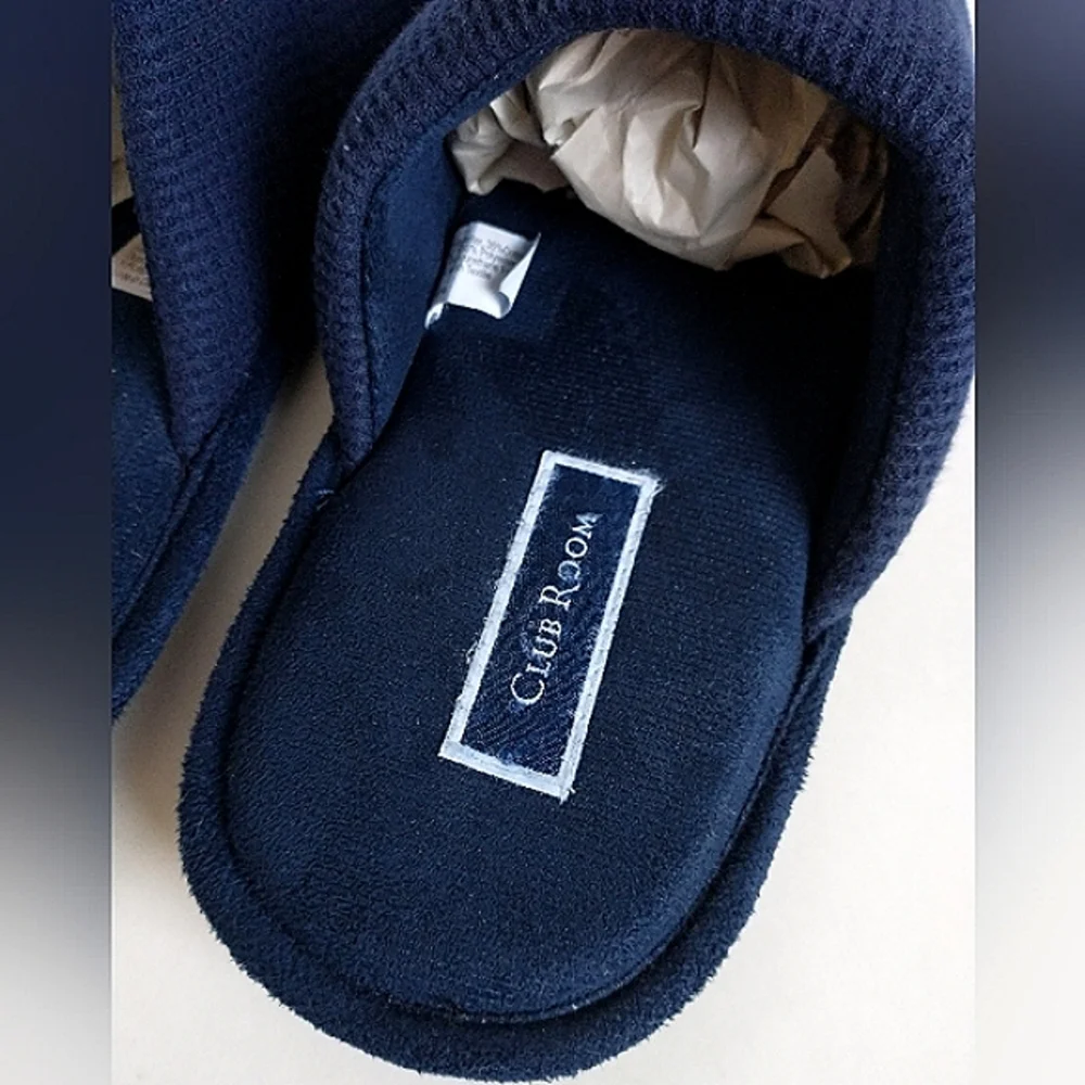 Excellent Used Condition Men's Club Room Waffle Knit Embroidered Slippers Small